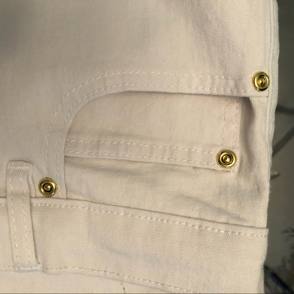 Jeans, DG2 White Stretch Skinny Jeans with ankle zippers and gold accent… - Picture 10 of 16